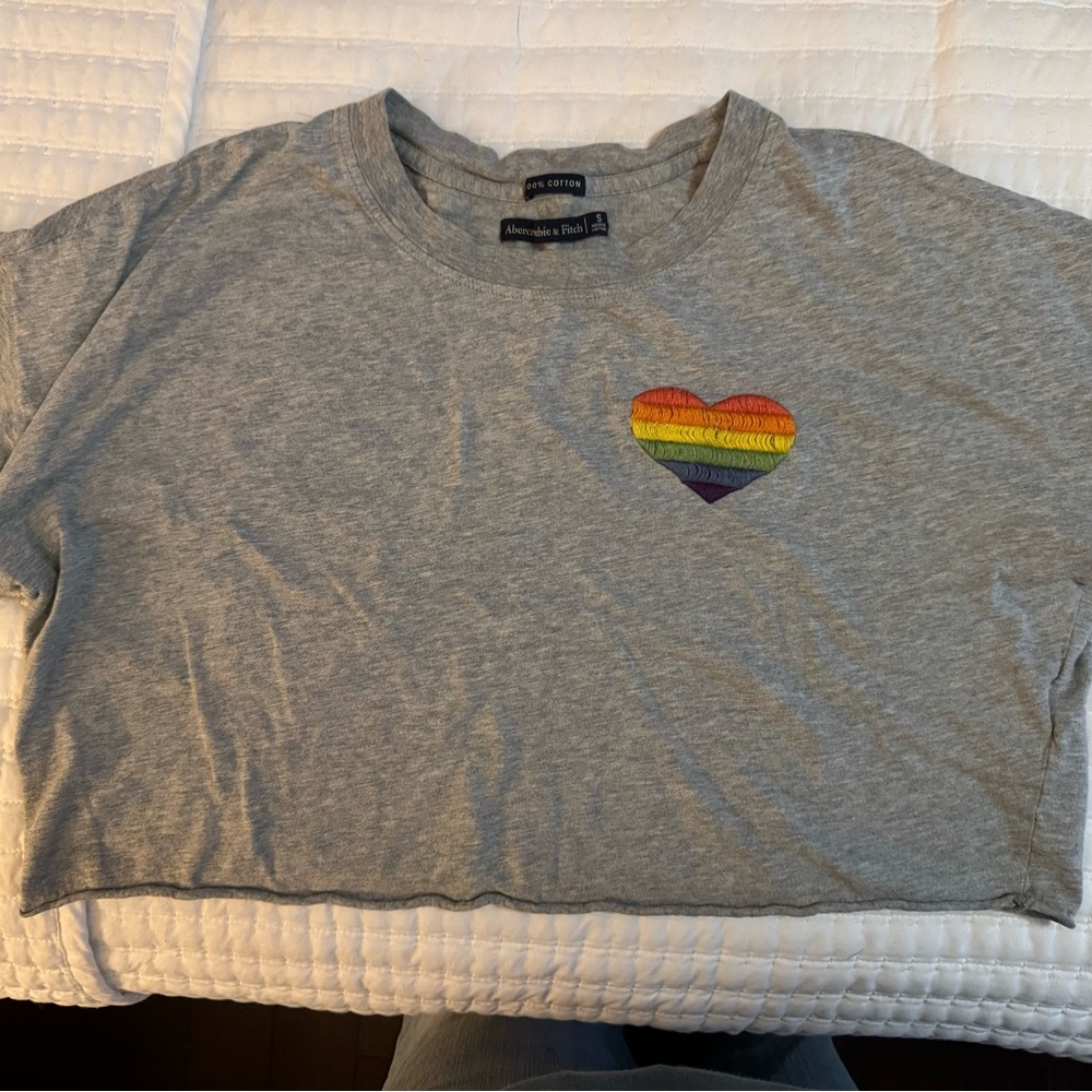 Abercrombie & Fitch Gray woman Tee with Rainbow Heart